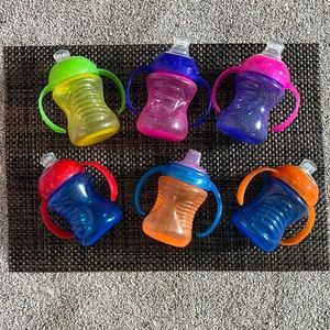 5 Nuby & 1 Munchkin Sippy Cups